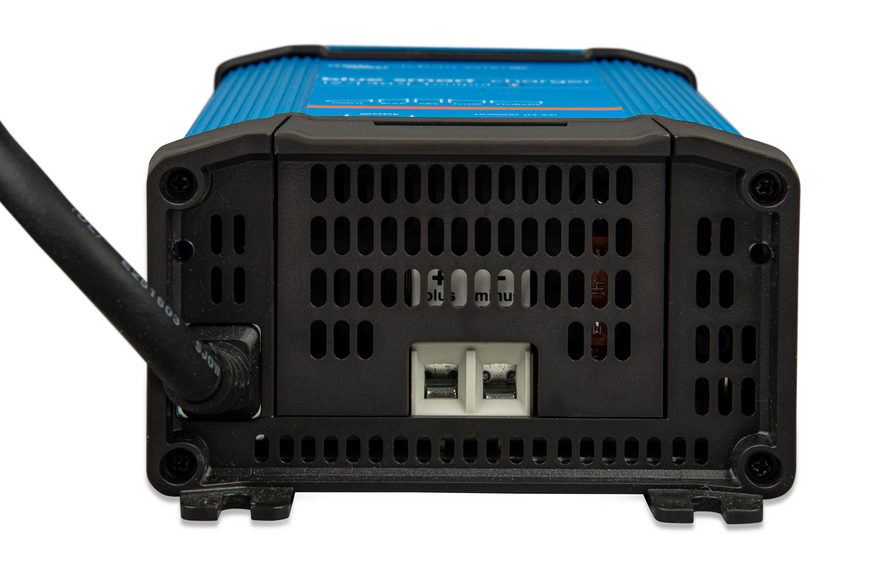 Victron Energy Blue Smart IP22 Charger 24/8 (1) - BPC240842002 BPC240842002 photo