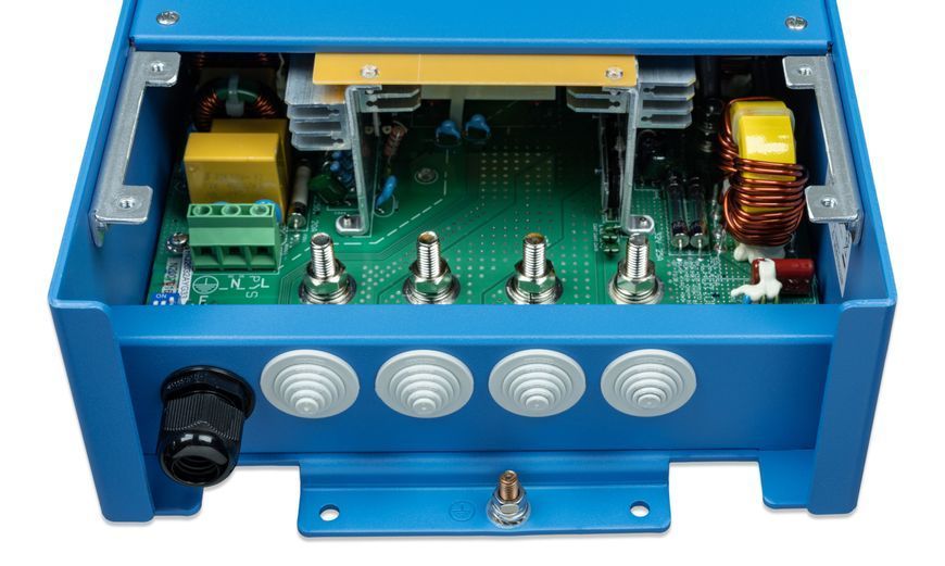 Зарядное устройство Victron Energy Centaur Charger 12/20 (3) - CCH012020000 CCH012020000 фото